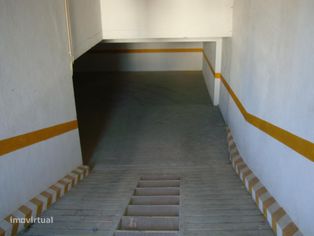 Parqueamento para mota e carro - Grande imagem: 4/5