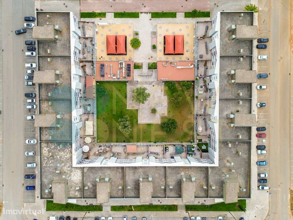 Apartamento T2 com elevador, parqueamento e arrecadação nas Manteig...-44
