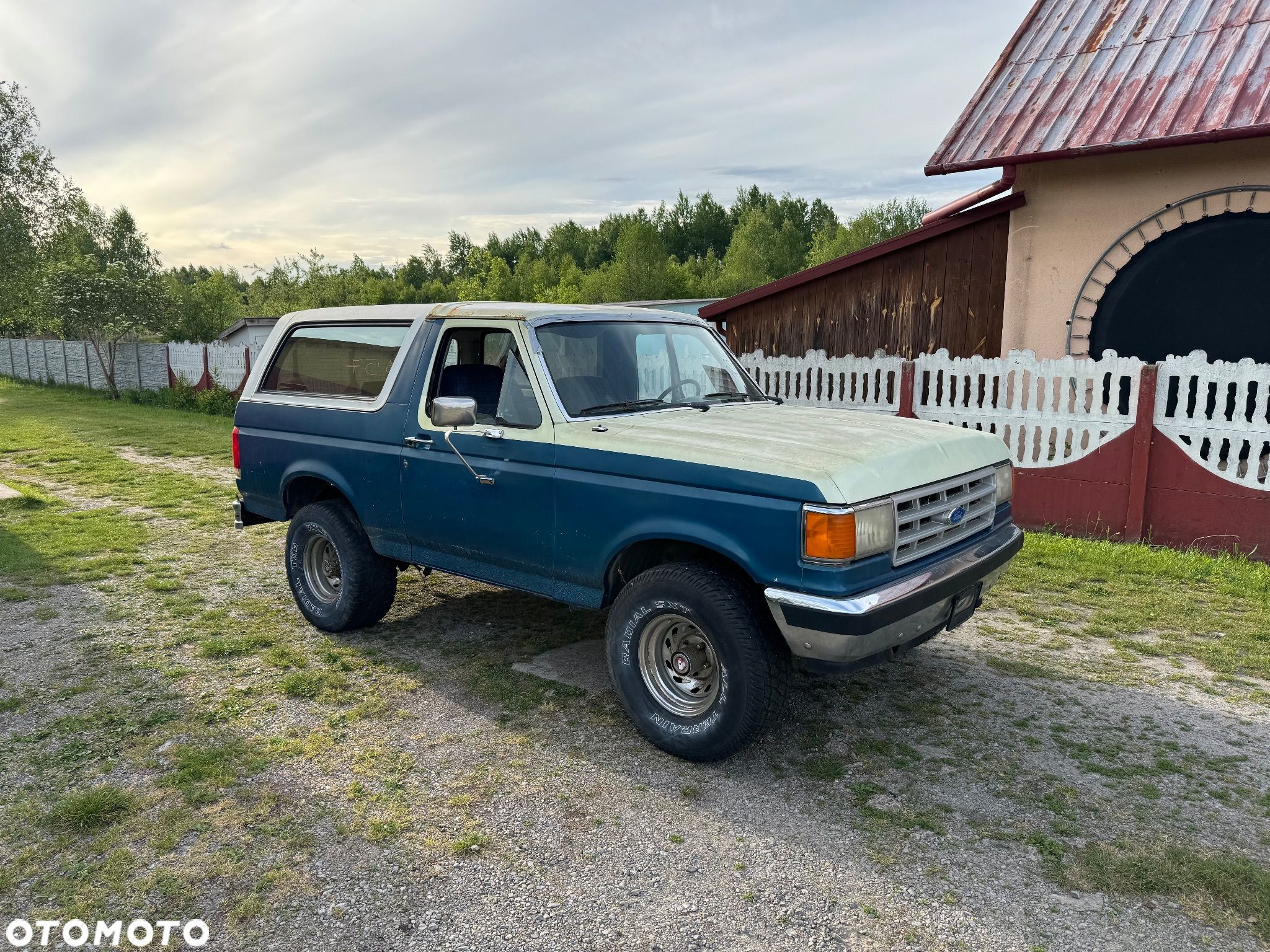 Ford Bronco - 1