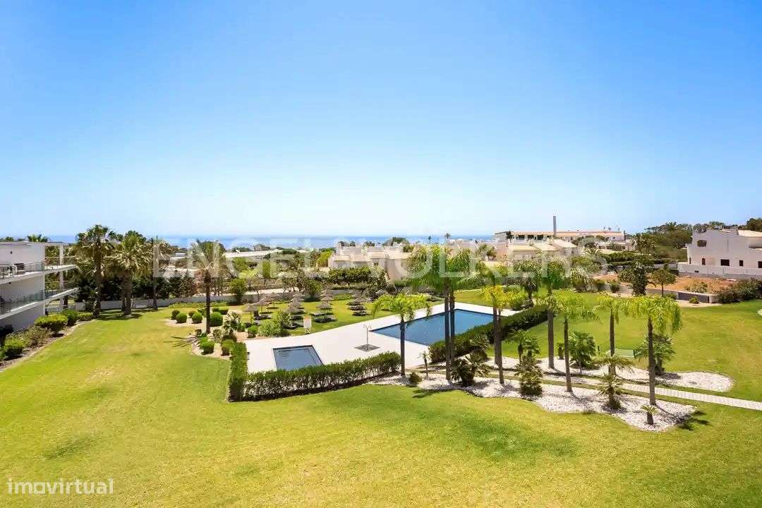 Apartamento T1 de último piso com vista mar a 600m da praia - Grande imagem: 2/30