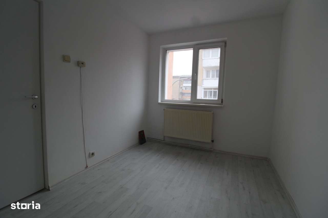 Apartament 2 camere, semidecomandat, 35 Mp,  zona 9 MAI - Imagine principală: 3/8