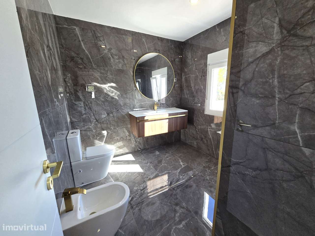 Fantástica Moradia T2 Totalmente Renovada, Independente em Setúbal-23