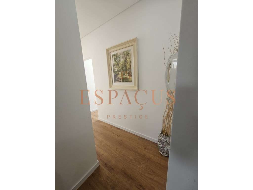 Apartamento T2 com Terraço no Coração do Centro Histórico-11