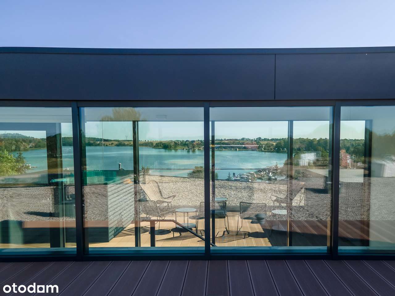 Przytulne mieszkanie w komfortowej inwestycji przy jeziorze.-9