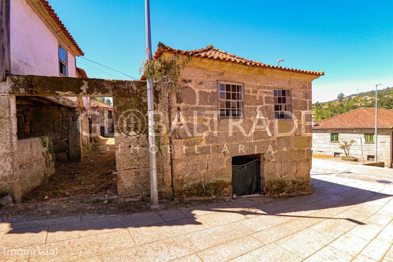 Conjunto Habitacional de 5 Moradias para Recuperar em Aboadela-6