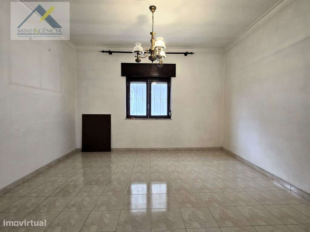 Moradia isolada com garagem na Quinta do Conde-25