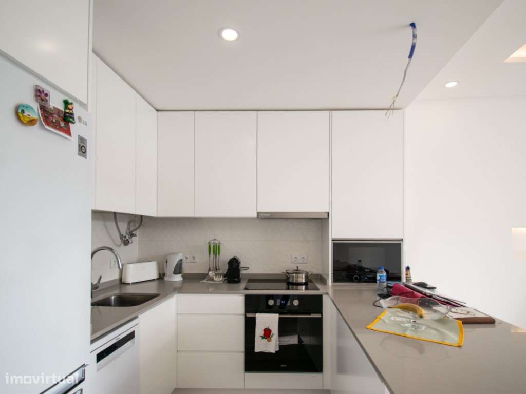 Apartamento T1 Renovado na Estrada de Benfica-7