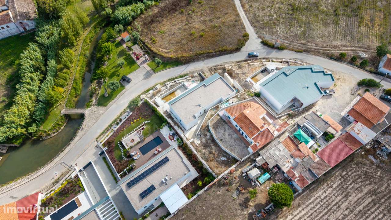 Moradia T4 com piscina em lote de 759m2 em Amoreira Óbidos-41