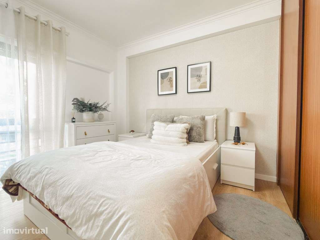 Apartamento T2 renovado e mobilado em Massamá com 107 m² e arrecadação-25