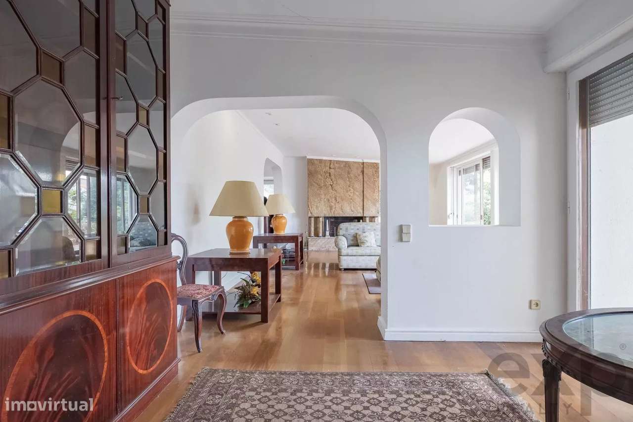 Quintinha em Canelas com moradia clássica T5 - Grande imagem: 5/46