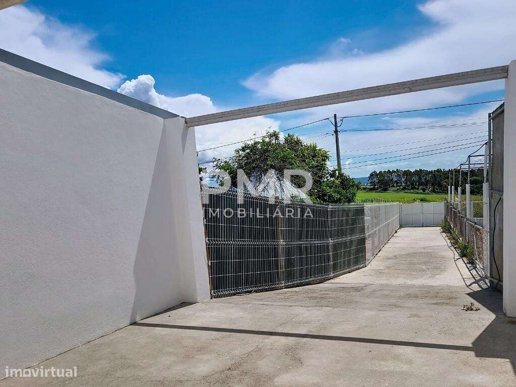 Moradia totalmente renovada com espaço exterior – Vale de Figueira-13