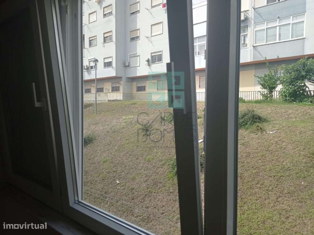 Apartamento T2, totalmente remodelado, Casal de São Brás - Amadora-11