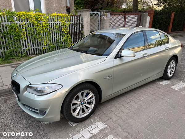 BMW Seria 5 528i xDrive - 8