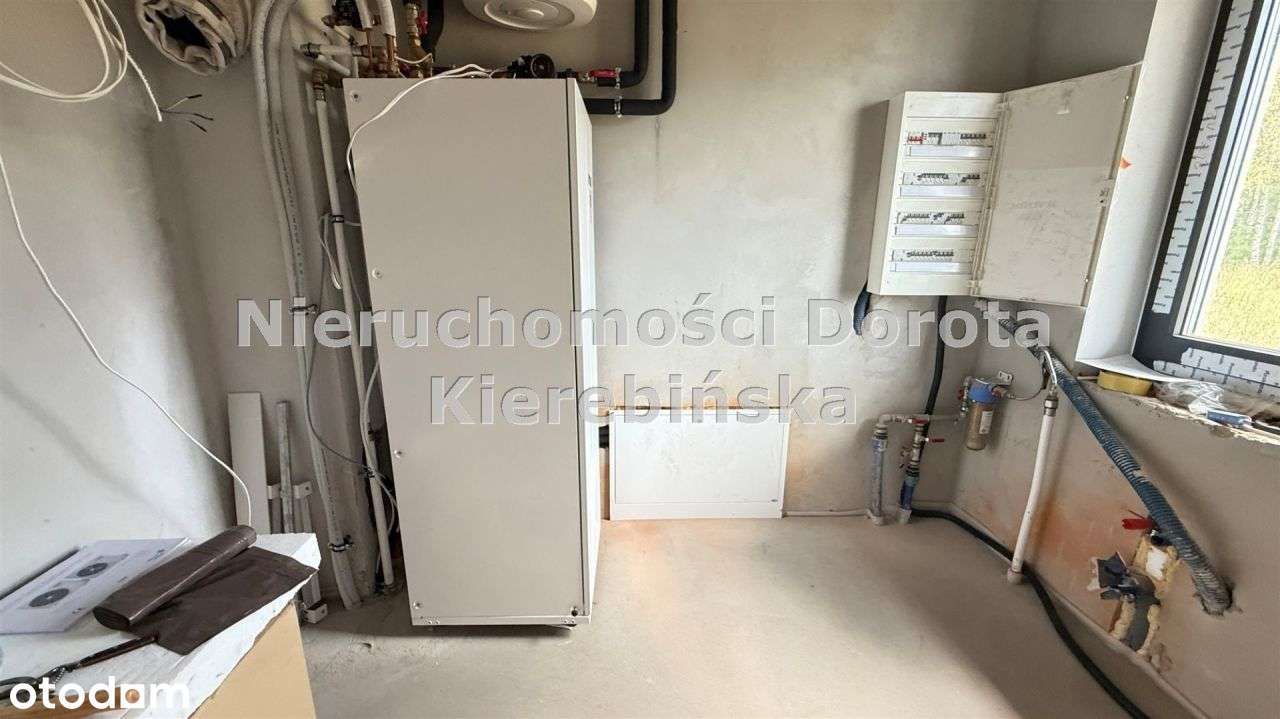 Dom w stanie deweloperskim na obrzeżach miasta.-4