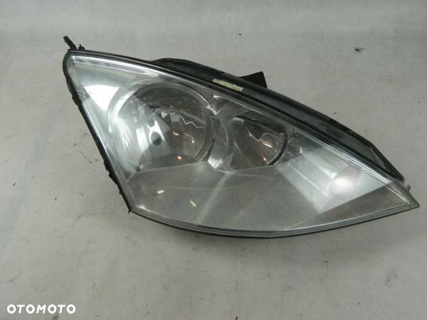 Lampa prawa prawy przód przednia Ford Focus Mk1 - 8