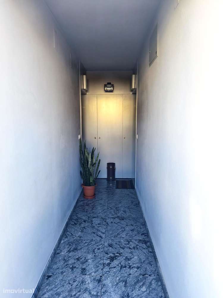 T4 Duplex Premium no centro da cidade com 1 lugar Garagem + 1 Box - Grande imagem: 3/7