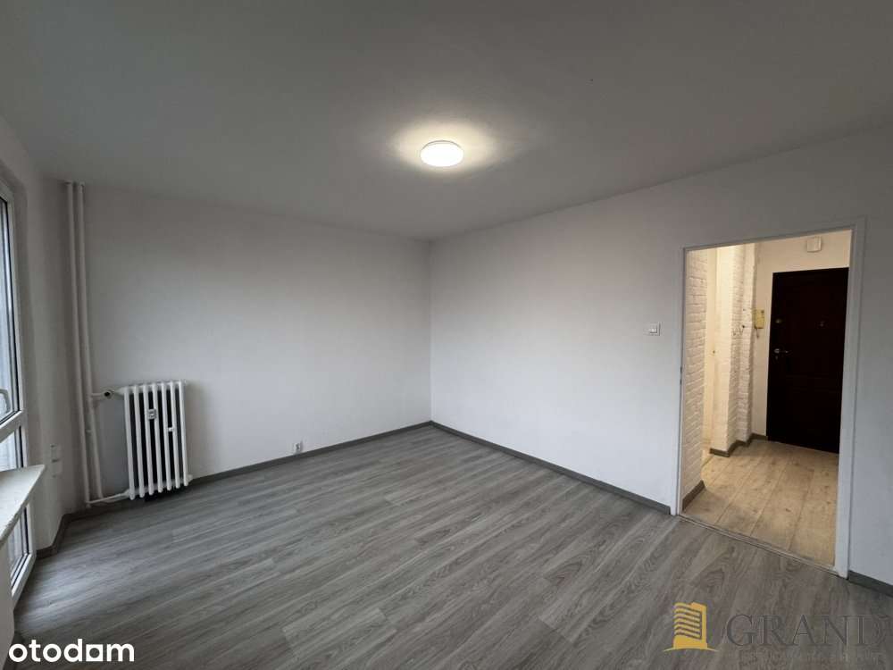 Kawalerka w centrum z balkonem-2