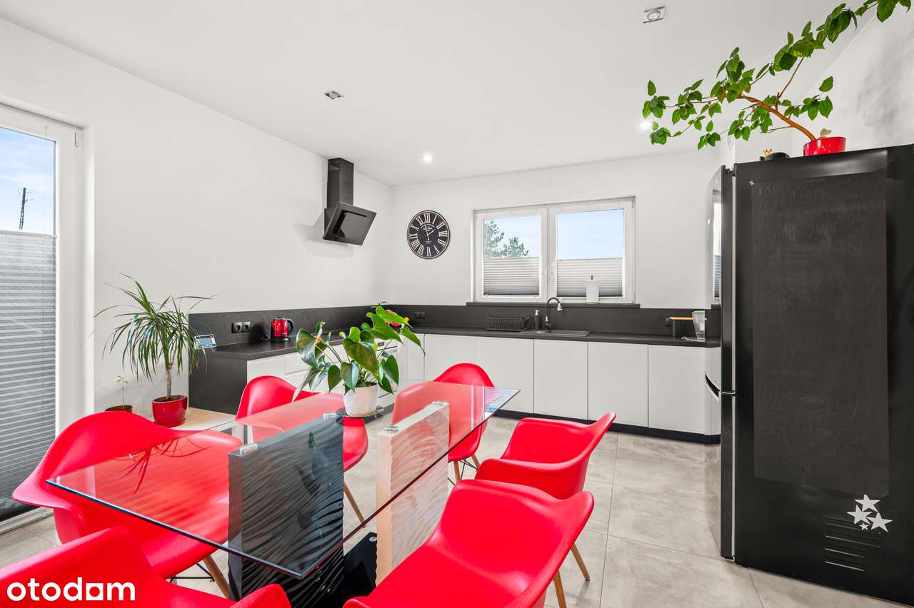 Nowoczesny, wyposażony i energooszczędny dom  z 2021 roku - Pełny obrazek: 1/13