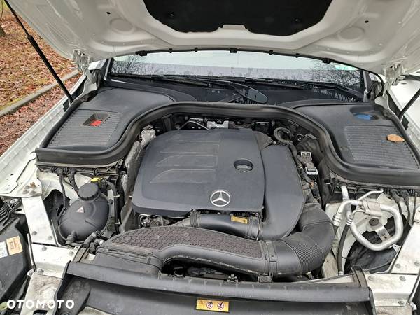 Mercedes-Benz GLC 300 4Matic 9G-TRONIC Exclusive - 24