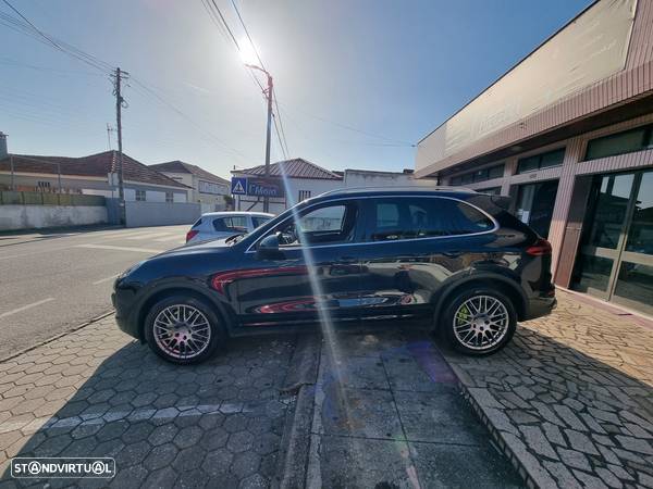 Porsche Cayenne S E-Hybrid - 4