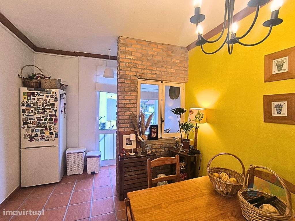 Apartamento T4 - Elegância Contemporânea no Coração de Tomar-8