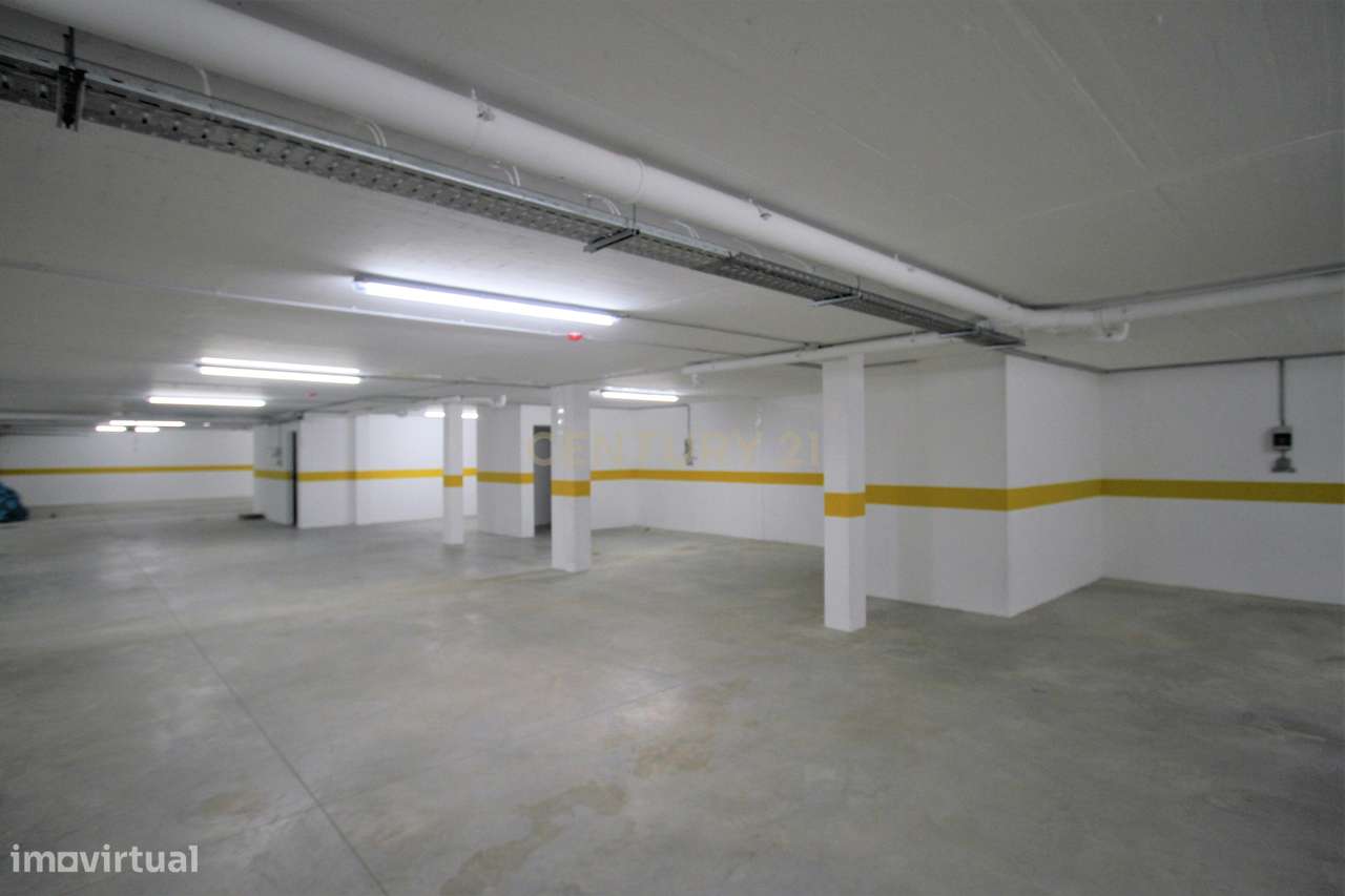 T3 Tires - 3 parqueamentos e arrecadação-9