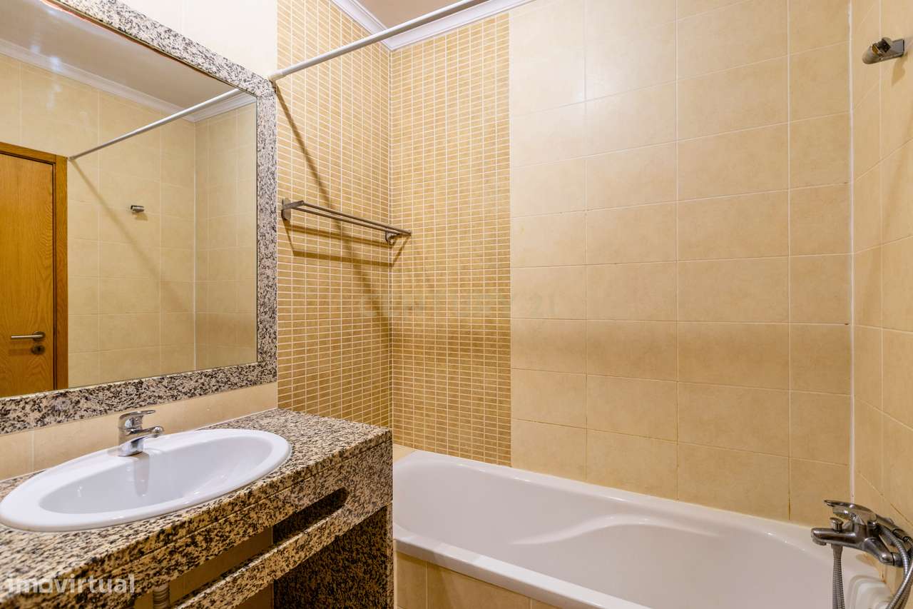 Apartamento Morderno T4 com Vista Mar, Elevador , Garagem e 166 m² em-20