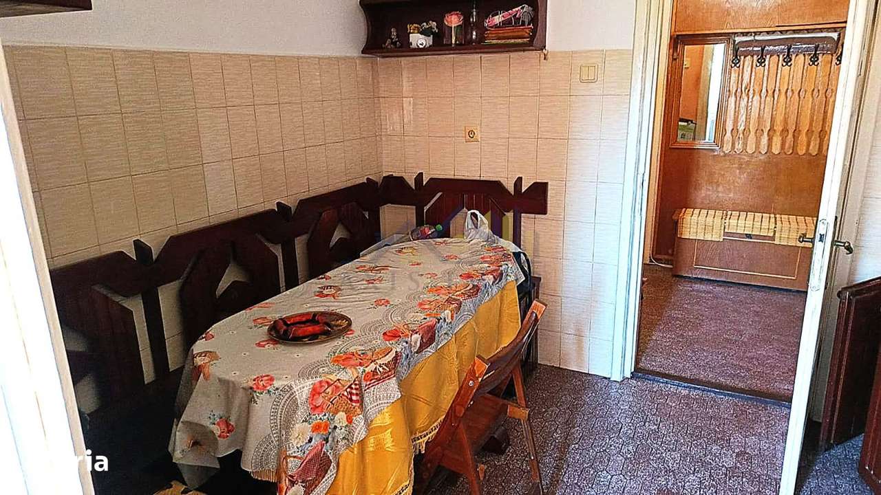 Apartament 3 camere conf 1 decomandat zona Centru - Imagine principală: 5/9