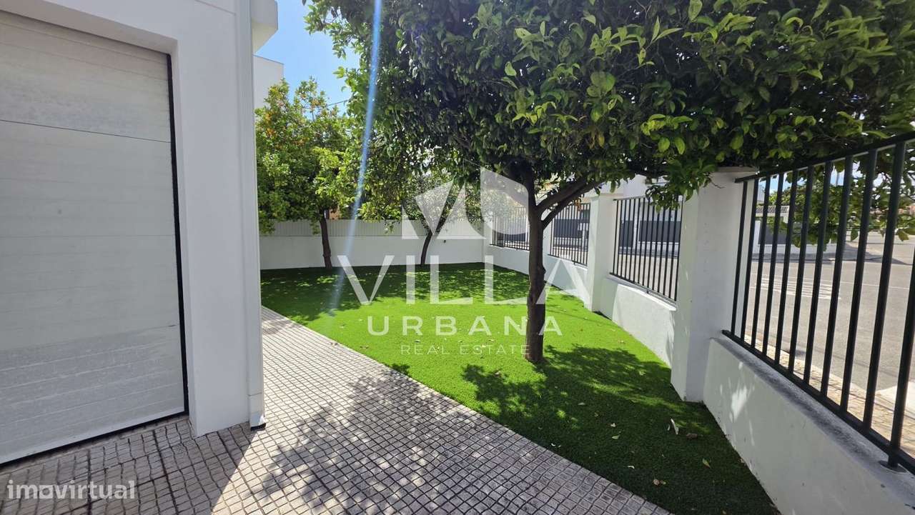 Moradia T3 +1 com Garagem localizada numa zona tranquila em Belverde-43