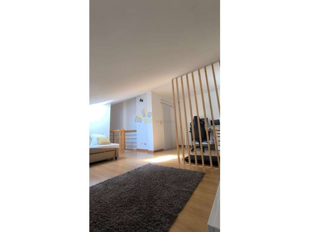 Apartamento Duplex T2+1 com Parqueamento, Arrecadação e Varanda | E...-37