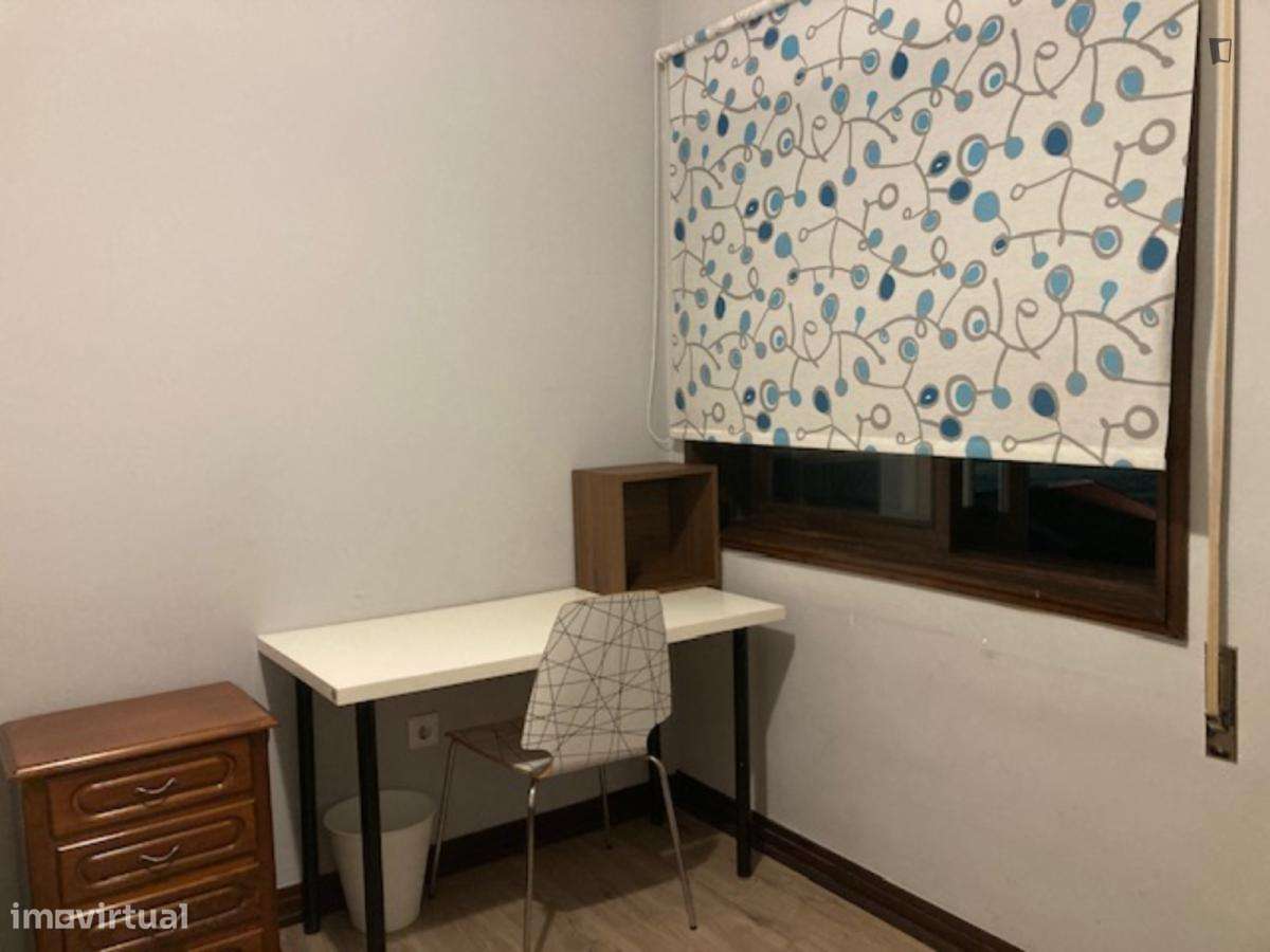 Quarto - localizado em Paranhos Porto - Grande imagem: 5/10