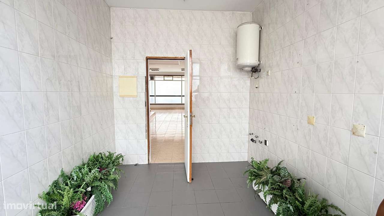 Loja com 135m2 em Ermesinde-12