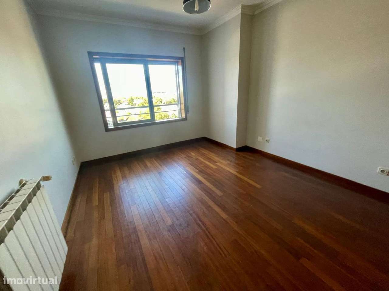 Apartamento T5 Duplex com Terraço, Lareira e Garagem em Zona Premium-16