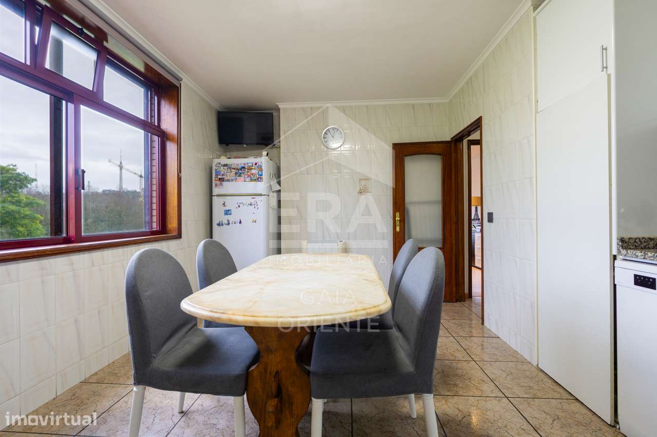 Apartamento T3 com Excelentes Áreas em Oliveira do Douro-15