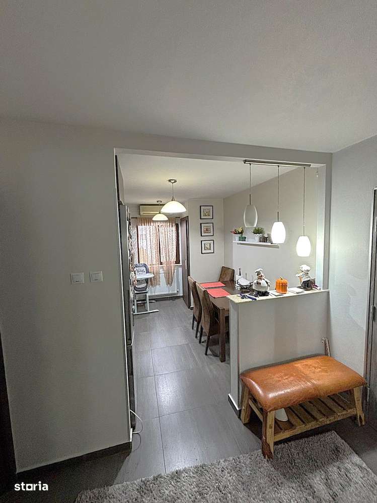 De vânzare apartament 3 camere decomandat Între Lacuri-8