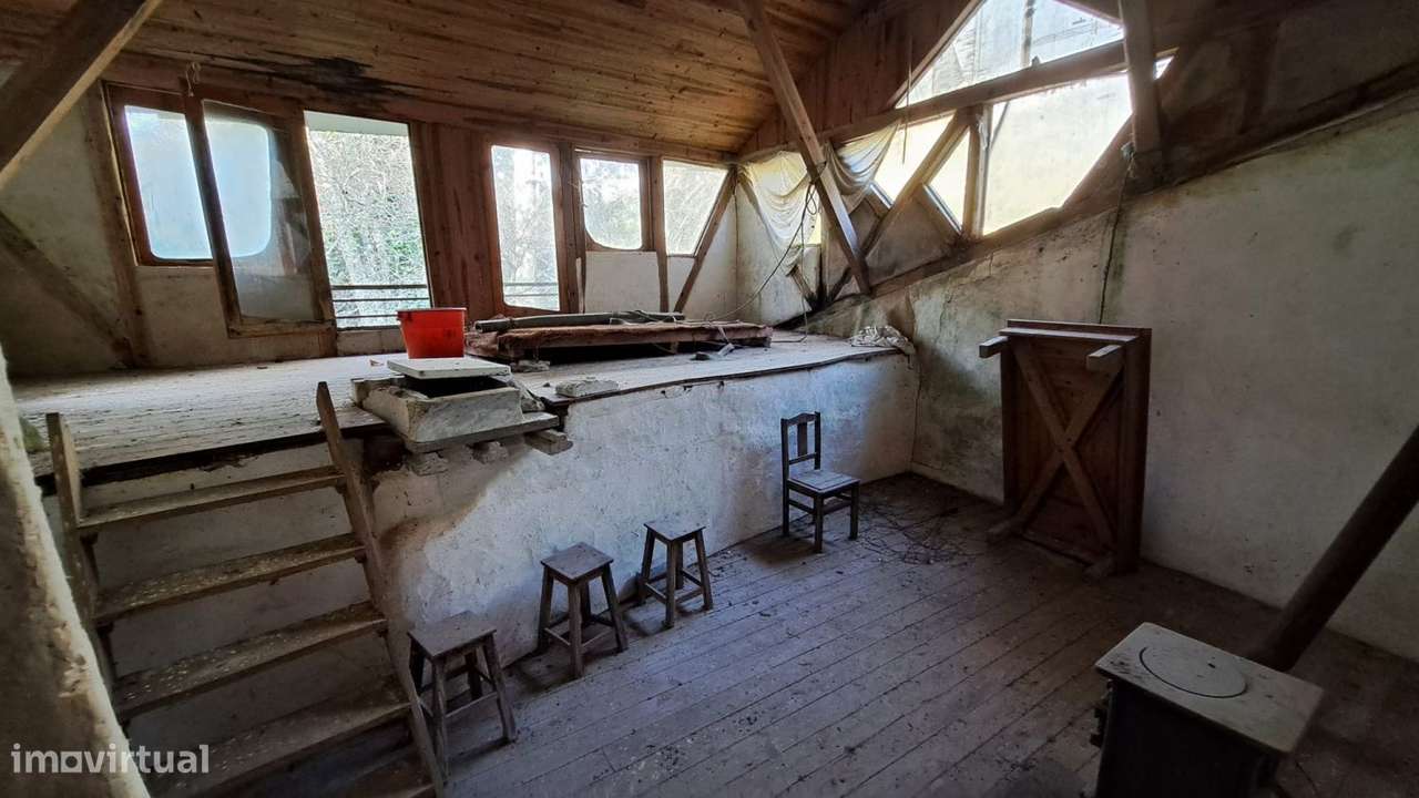 Quinta com casa para recuperar junto a ribeiro-20