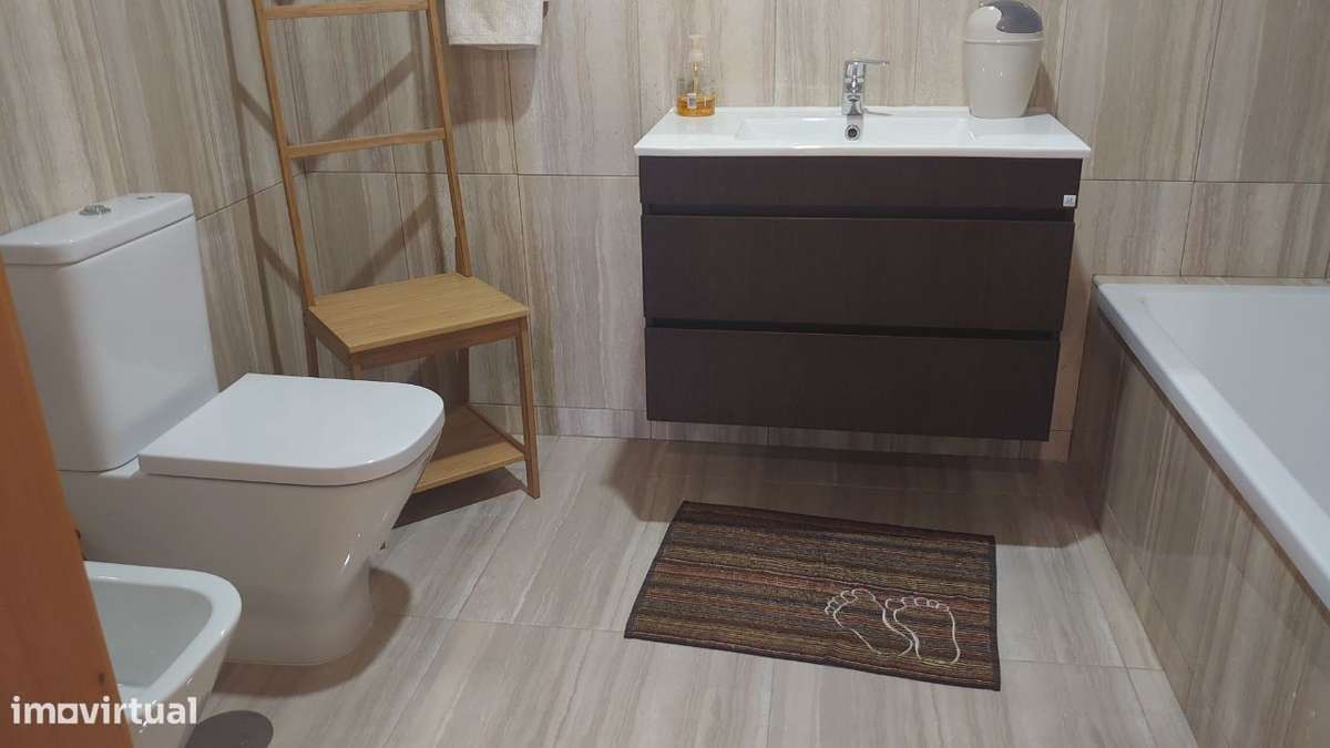 Vendo Apartamento T2 Semi-Novo Excelentes Áreas Centro Póvoa de Varzim-11