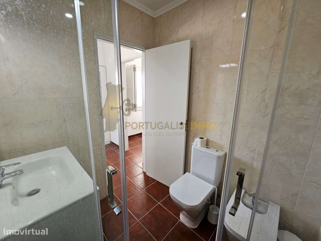 Vende-se: Moradia Familiar Espaçosa e Versátil na Madalena, Tomar.-24