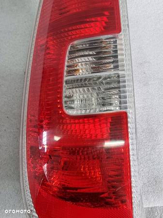 SKODA ROOMSTER LAMPA TYŁ LEWA 5J7945095 - 4