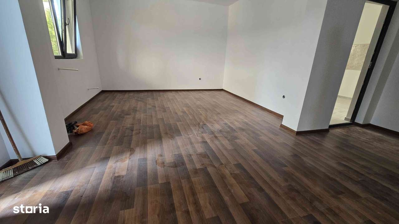 Casa de Vanzare în Holboca,  jud Iasi. - Imagine principală: 4/9