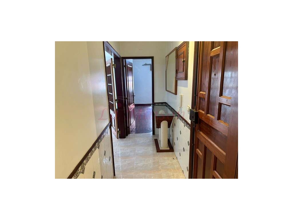 Apartamento T2 na Tapada das Mercês-11