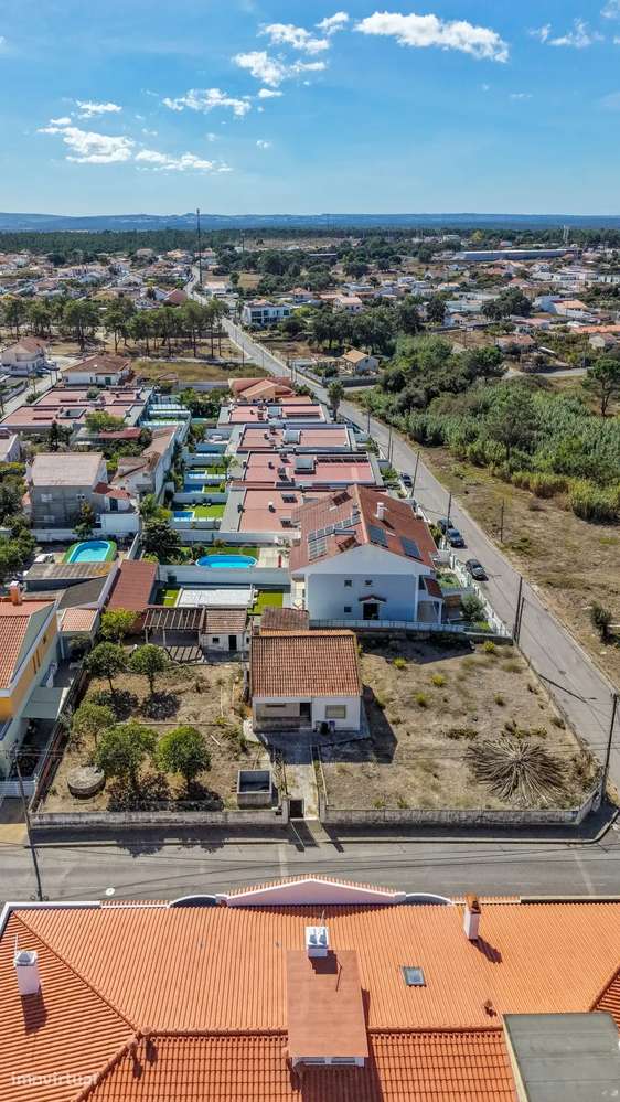 Moradia Isolada com Terreno de 1041 m² – Um Mundo de Possibilidades!-0