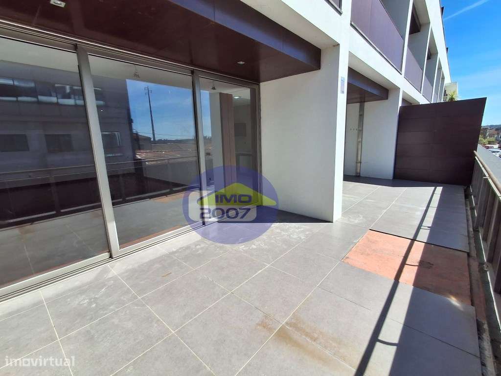 Excelente T3 com dois terraços, a Nascente e a Poente-3