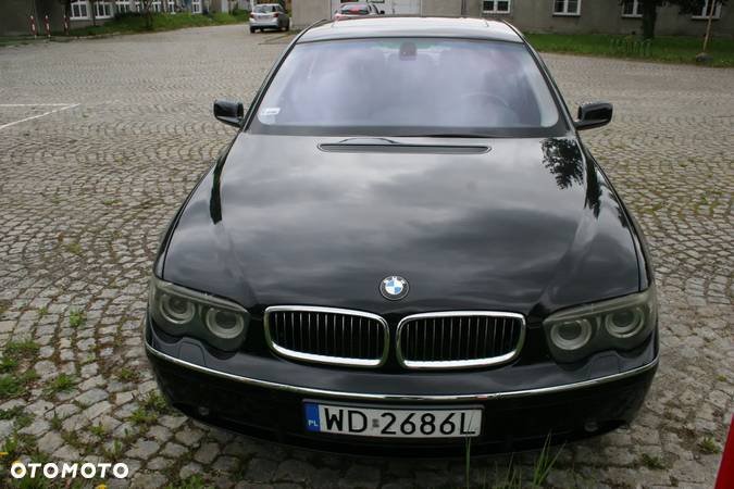 BMW Seria 7 745i - 6