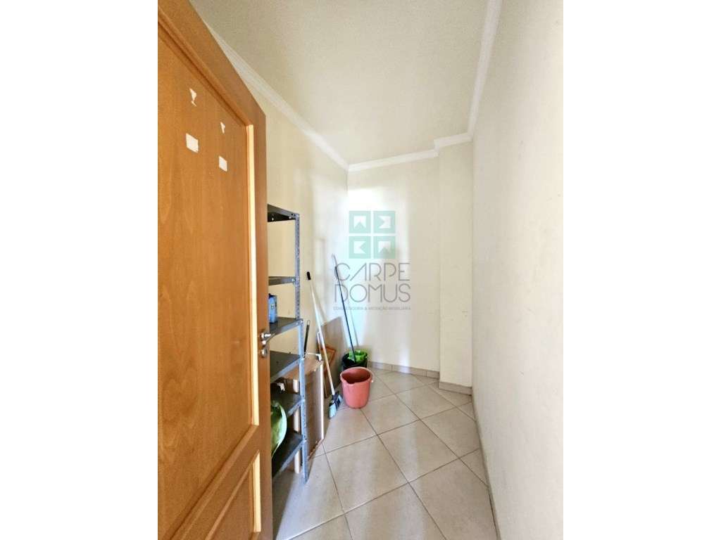 Apartamento T2 com 124,64m2, parqueamento para 2 viaturas, no centr...-28