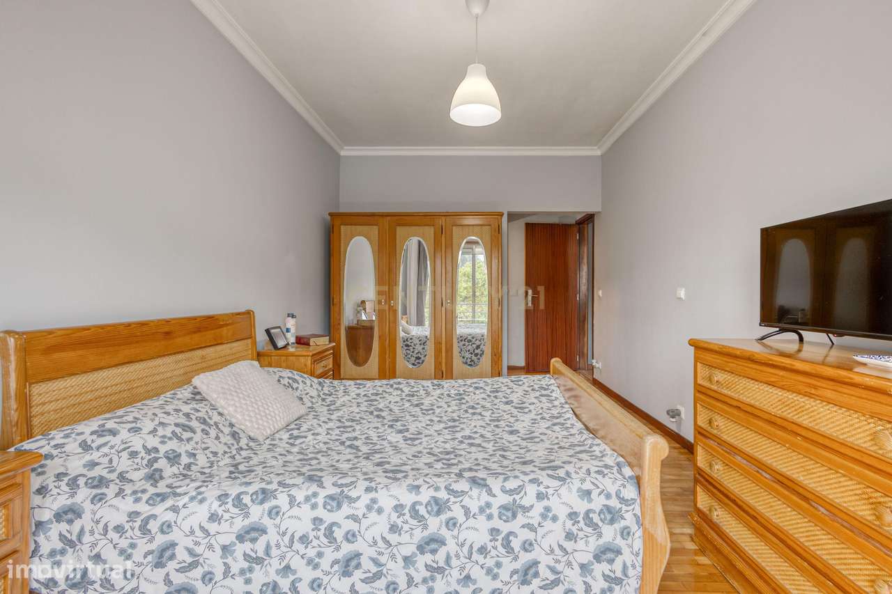 T3 com 3 varandas e Box fechada em Paredes-12