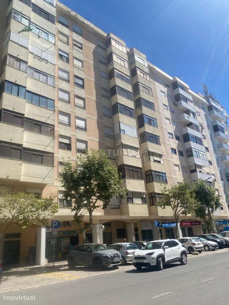 Apartamento T2 com Vista Panorâmica em Barreiro-25