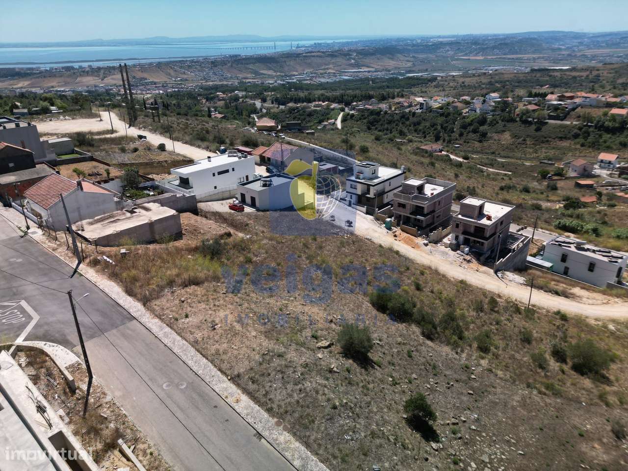Terreno Urbano em Vialonga com Vista e Acessibilidade-19