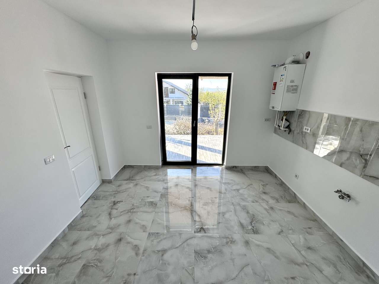 550 mp teren! CANALIZARE! ASFALT! Casa 3 camere, Horpaz - Ciurbesti - Imagine principală: 5/8