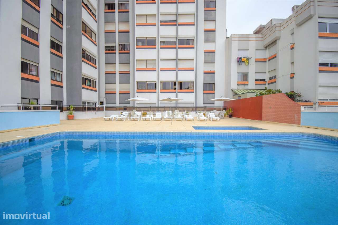 Apartamento Renovado em Algés, Oeiras com Piscina Comum - Grande imagem: 2/12